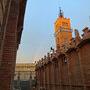 Le CaixaForum de Barcelone au coucher du soleil - Ancienne usine textile située sur la colline de Montjuic et transformée en lieu (...) 