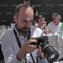 Julien Poupard, boîtier Leica M et 40 Summilux en mains - DR 
