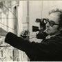 Jean-Luc Godard, Aaton LTR 16 mm sur l'épaule, en 1979 - Collection Cinémathèque française 