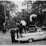 Shooting with a brute on the roof of a 1956 Ford Fairlane, in the 60' - Bernard Château Collection 
