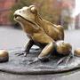 ... Et à la grenouille de bronze, attribuée à... - Photo Jean-Noël Ferragut 