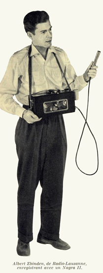 Albert Zbinder, de Radio-Lausanne, enregistrant avec un Nagra II - Collection Cinémathèque française