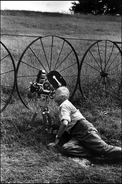 Henri Cartier-Bresson fut aussi cinéaste... - Photo Martine Franck - Magnum Photos 