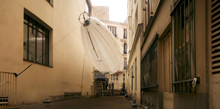 L'arrière-cour de La fémis et le dirigeable Soulcam - Photo AFC Nelly Florès