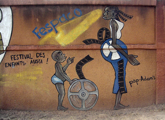 Mur peint évocant le Fespaco (Festival panafricain du cinéma de Ouagadougou) - Burkina Faso, 2007 (Photo Jean-Noël Ferragut)