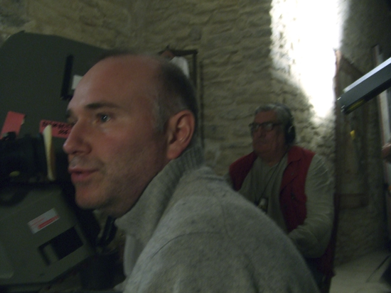 Wilfrid Sempé, à la caméra, sous l'œil de Jean-Claude Brisseau - pendant le tournage d'<i>A l'aventure</i><br class='manualbr' />Photo Hugues Gémignani