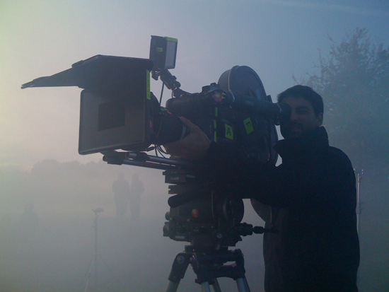 Caméra et opérateur dans la brume - Photo Rémy Chevrin
