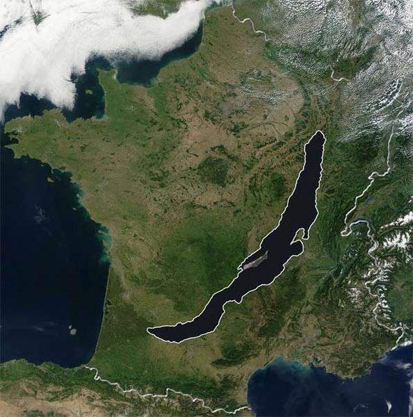Si le lac Baïkal était en France… - Dans l'avion, je regarde le paysage de la Sibérie défiler et je repense à mon petit Hexagone et à une image vue sur Internet qui comparait la superficie de la France avec celle du lac Baïkal… <i>(Gilles Porte, samedi 4 avril)</i>