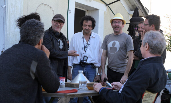 Benoît Chamaillard, au centre, pendant le tournage de "Du goudron et des plumes" - DR