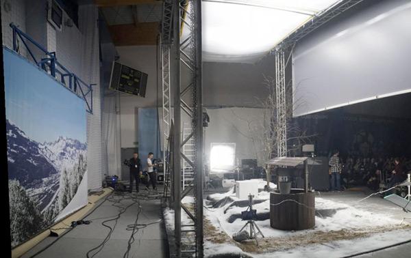 L'Alexa reine des neiges Arri propose une Master Class dans un décor enneigé avec en vedette les projecteurs Skypanel