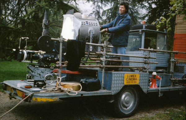 Serge Cry sur le tournage d'un film publicitaire pour Axion, réalisé et photographié par Bernard Joliot, en 1979 - Photo Eric Dumage