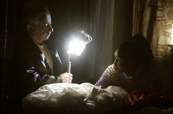 Willy Kurant réglant la lumière sur Karine (photo J-J Bouhon)