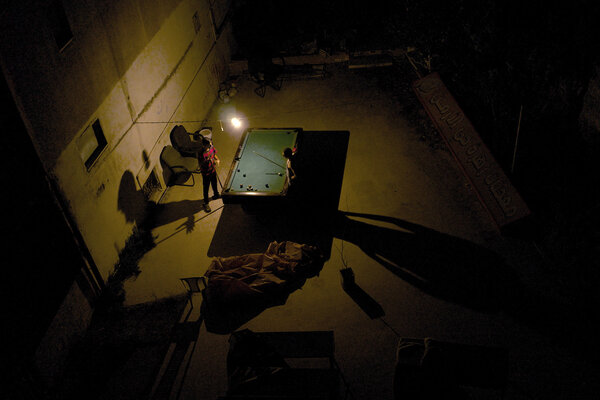Amman - Ballet d'ombres en bas de notre appartement, j'oublie régulièrement que je suis ici pour tourner un film. <i>(Samuel, jeudi 5 juin)</i>