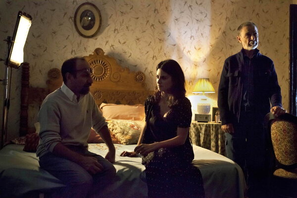 Ashgar Farhadi, Pénélope Cruz et José Luis Alcaine sur le tournage de "Todos lo sabem" - Photo Teresa Isasi