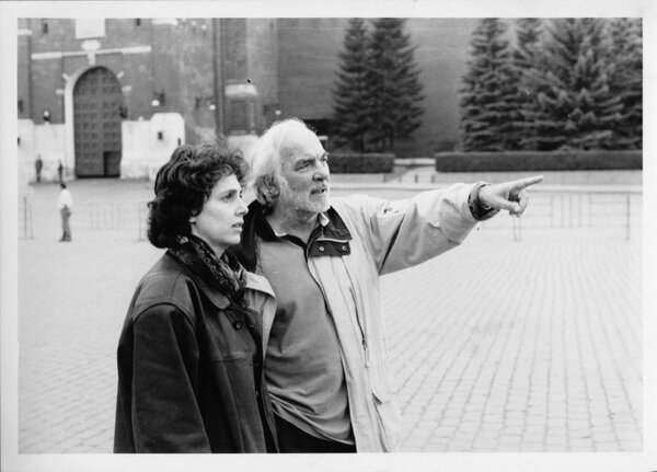 Béatrice Mizrahi et Franco Di Giacomo à Moscou, avant le tournage du "Barbier de Sibérie", de Nikita Maikhalkov, en 1996 - DR