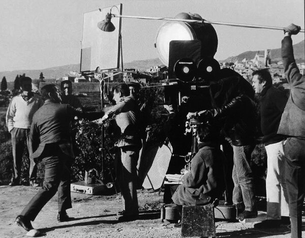 Tournage de "Ne nous fâchons pas", de Georges Lautner, au cap d'Antibes en 1967, où Maurice Fellous était directeur de la photo et Yves Rodallec, cadreur - Collection Georges Lautner