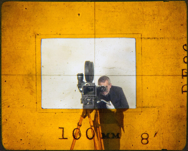 Laurent Mannoni à travers le viseur de la Technicolor et au viseur d'une Mitchell - Photo Stéphane Dabrowski - Cinémathèque française