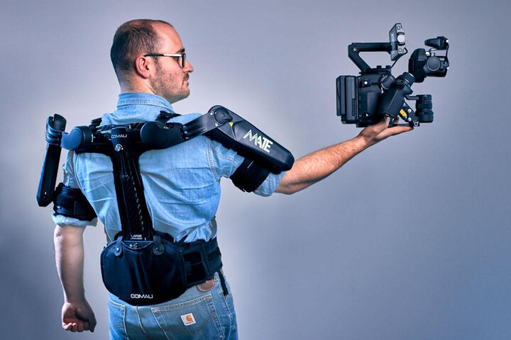 TRM présente l'exosquelette Mate-XT de Comau, une innovation qui révolutionne le tournage