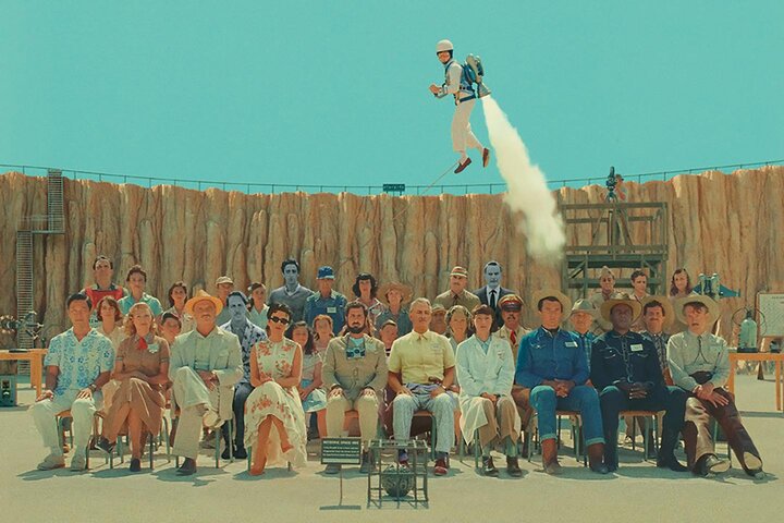 Robert Yeoman, ASC, shares his choices on Wes Anderson's "Asteroid City", Greg Fromentin adding to his words "Cuando calienta el sol", by François Reumont for the AFC