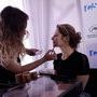 Julia Lafond maquillant Evgenia Alexandrova en vue du CanneS prime Time du jour - Photo Jean-Noël Ferragut 