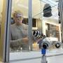 Cœur à l'ouvrage pour placement de charme d'optiques Arri en vitrine - Photo Jean-Noël Ferragut 