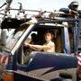 Isabelle Huppert, au volant de "son" camion - Sur le tournage de White Material de Claire Denis 