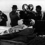 Paul Bonis et Claude Zidi sur un tournage de Claude Chabrol, à droite en arrière-plan - DR 