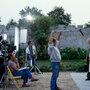 Tournage d'"En toute innocence", en 1987 - De g. à d. : Jean Rabier, derrière la caméra, Alain Jessua, assis, Michel Villain, à la (…) 