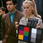 Nino Castelnuovo et Catherine Deneuve, charte de gris et de couleurs en mains - Sur le tournage des Parapluies de Cherbourg, en 1963 - Photo © (...) 