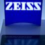 Présentation du "Focal length finder for Full Frame" sur le stand Zeiss - Photo Katarzyna Średnicka 