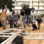 Sur le tournage de "La Conquête" - De gauche à droite : Olivier Burgaud, perchiste, Simon Magiolo, chef machiniste, Gilles Porte, (...) 