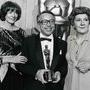 Stefan Kudelski, Oscar en mains, entre Maggie Smith et Maureen Stapleton - Photo DR 