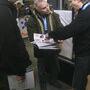 Le directeur de la photo Wilfrid Sempé, AFC, et le chef électricien Jean-Noël Viry (à droite) - Sur le stand Maluna (Photo AFC Nelly (...) 