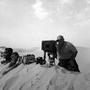 Tournage de "La Captive du désert" dans les dunes de Temet au Niger en 1989 - Photo Claudine Nougaret 