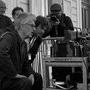 Paul-Jean Tavernier (Panavision Lyon), Wim Wenders et Gilles Porte devant le moniteur - Photo Anastasia Humann 