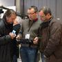 Bernard Malaisy, Didier Grezes (Next Shot), au centre, et un visiteur regardent le retour vidéo HD Direct VU - Photo Pauline Maillet © AFC 