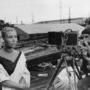 Tournage de "La Pointe courte" avec Philippe Noiret, Silvia Monfort, Agnès Varda et Louis Stein 