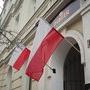 Drapeaux sur une façade - Photo Jean-Noël Ferragut 