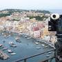Au-dessus de Procida, en Italie, sur le tournage d'"Après mai", en 2012 