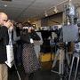 Le moniteur 3D View de Transvideo sous le regard de Martine Bianco, Aaton, lunettes ad hoc sur le nez - © Nelly Flores - AFC 