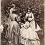 Achille Bonnuit (1833-1906) "La séance de stéréoscopie", vers 1865 - Épreuve sur papier albuminé à partir d'un négatif sur verre (…) 