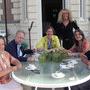 Jean-Jacques Bouhon sur la terrasse Fujifilm, à Cannes en 2006 - De g. à d. : Annick Mullatier, Nathalie d'Outreligne, Diane, Sandrine (…) 