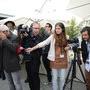 Regards croisés - François Cana, appareil photo en mains, Mélanie Toubeau et Ori Segev - Photo Alain Curvelier 