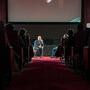 Mikhail Krischman, sur l'écran, et Ed Lachman, à droite lors d'un Master Class présentée par Imago - Photo Szymon Milner / Camerimage 