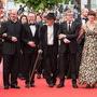 Sur le tapis rouge avant la montée des marches - De g. à d. : Cécile Zhan, Emmanuel Sprauel, Dominique Rouchon, Ed Lachman, Todd Haynes, Séverine (…) 
