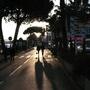 Ombres et soleil couchant sur la Croisette - Photo Jean-Noël Ferragut 