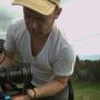 Cyril Thepenier équipe la caméra d'un zoom Optimo 45-120 mm - Photo François Dupaquier 