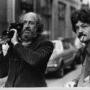 Michel Brault, caméra Aaton sur l'épaule dans une rue de Grenoble, en 1975 - Document Aaton 