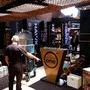 Le stand Hawk se garnit - Photo Jean-Noël Ferragut 
