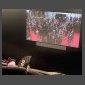 Effet d'éventail avant la projection d'"Eddington" au Grand Théâtre Lumière
